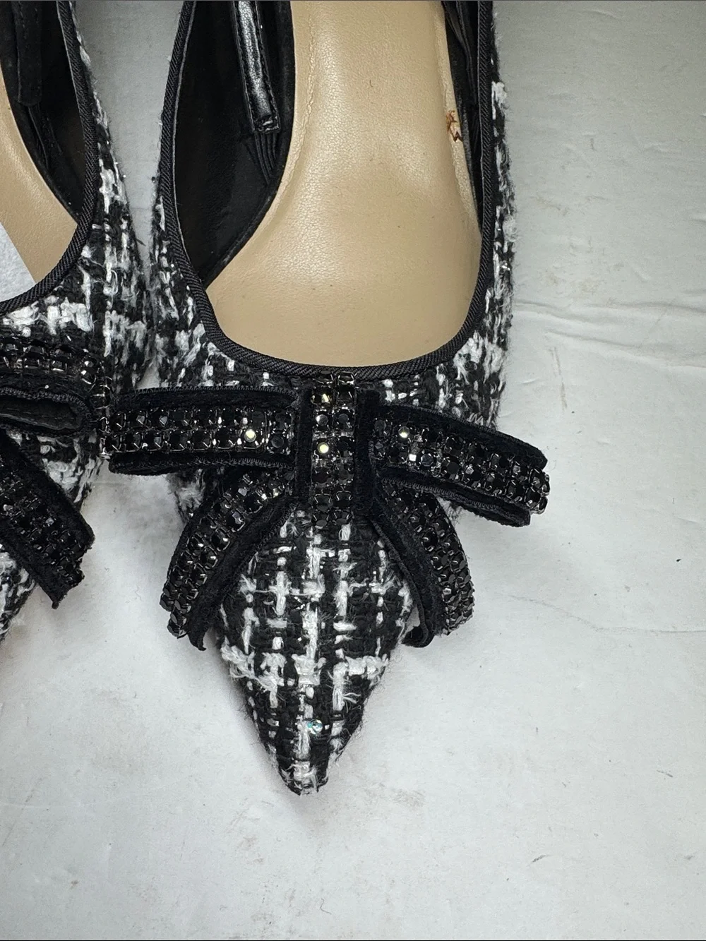 Ann Taylor Black & White Tweed Slingback Pointed Toe kitten heels 9 bow beaded